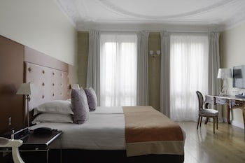 Superior Room,Mobility Accessible-Complimentary soft minibar,courtesy tray, Chromecast,digital press