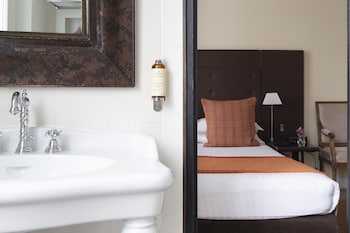 Twin Room - Complimentary soft minibar,courtesy tray, Chromecast and digital press