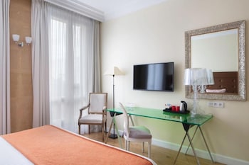 Superior Double Room - Complimentary soft minibar,courtesy tray, Chromecast and digital press