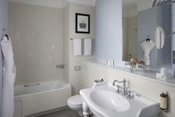 Twin Room - Complimentary soft minibar,courtesy tray, Chromecast and digital press
