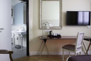 Twin Room - Complimentary soft minibar,courtesy tray, Chromecast and digital press