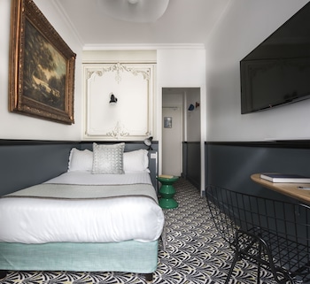 Single Room - Complimentary soft minibar,courtesy tray, Chromecast and digital press