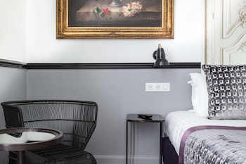 Privilege Room - Complimentary soft minibar,courtesy tray, Chromecast and digital press
