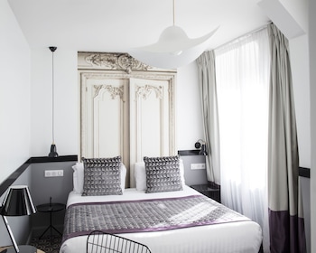 Superior Double Room - Complimentary soft minibar,courtesy tray, Chromecast and digital press