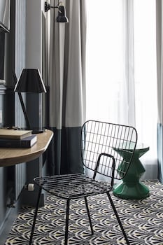 Single Room - Complimentary soft minibar,courtesy tray, Chromecast and digital press