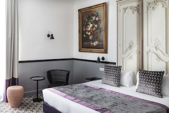 Privilege Room - Complimentary soft minibar,courtesy tray, Chromecast and digital press