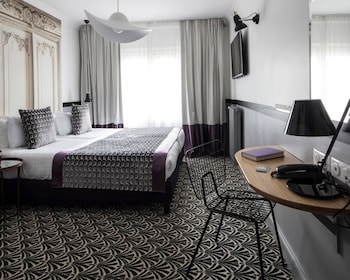 Superior Twin Room - Complimentary soft minibar,courtesy tray, Chromecast and digital press
