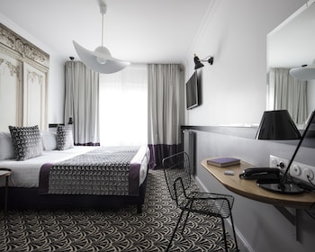 Superior Twin Room - Complimentary soft minibar,courtesy tray, Chromecast and digital press