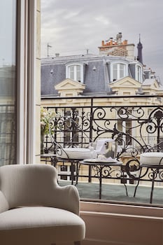 Executive Balcony Eiffel Tower view