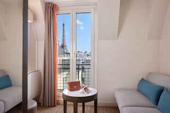Junior Suite, Eiffel tower view