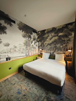 Deluxe Double Room, City View