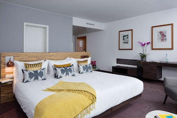 Suite (Art - XL Sofa Bed)