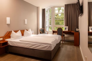 Standard Double Room (SensBase)