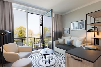 Deluxe Room, Balcony