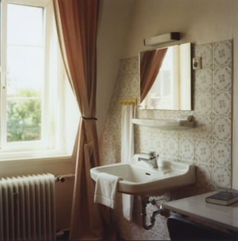 Basic Single Room, Shared Bathroom (no TV no WLAN)