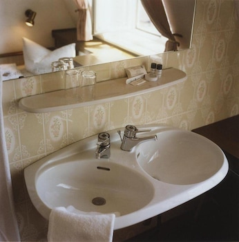 Basic Double or Twin Room, Shared Bathroom (no TV no WLAN)