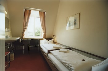 Basic Double or Twin Room, Shared Bathroom (no TV no WLAN)