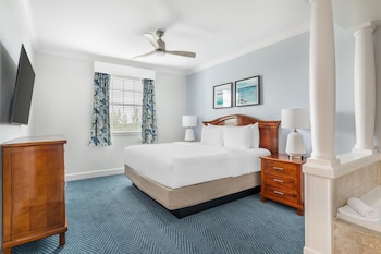 2 Bedroom 1 King 2 Twin Suite, Accessible with Roll in Shower