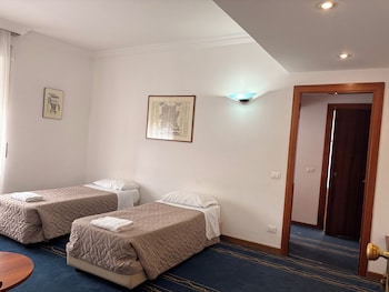Suite, Multiple Beds, Non Smoking