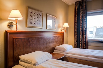 Twin Room (Compact)