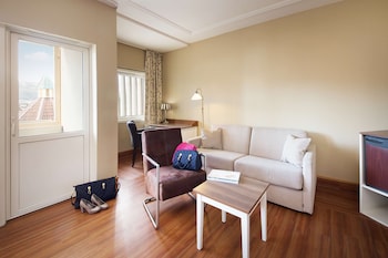 Family Room (Standard)