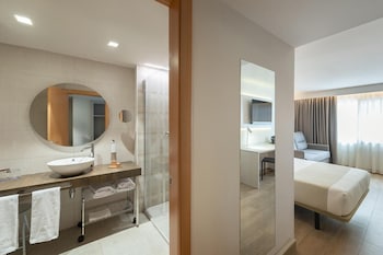 Family Room (2 adults + 2 children)