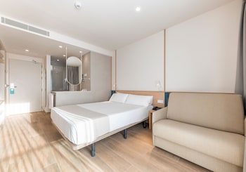 Triple Room, Terrace (2 Adults)