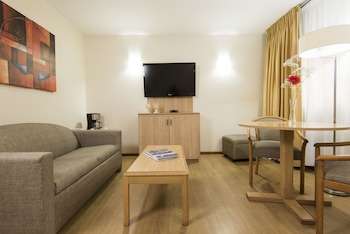 Suite, 1 King Bed, Smoking