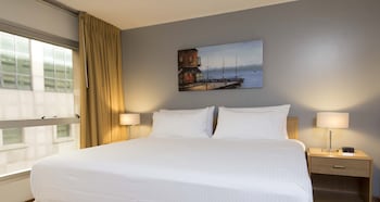 Suite, 1 King Bed, Smoking