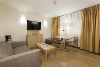 Suite, 1 King Bed, Smoking