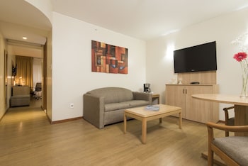 Suite, 1 King Bed, Smoking