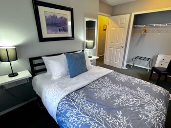 Three-Bedroom Apartment 106, No air conditioning. BL-RES-12548