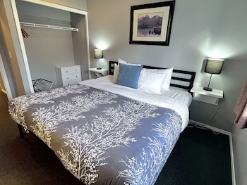 Three-Bedroom Apartment 106, No air conditioning. BL-RES-12548