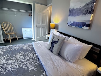 Three-Bedroom Apartment 116 - Loft, No air conditioning. BL-RES-12551