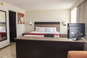 Executive Suite, 1 King Bed, Non Smoking