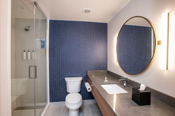 Room, Multiple Beds, Transfer Shower, River View