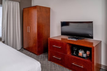 Suite, 1 King Bed with Sofa bed, Non Smoking