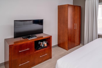 Suite, 1 King Bed with Sofa bed, Non Smoking