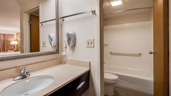 Suite, 2 Queen Beds, Non Smoking, Microwave (with Sofabed)
