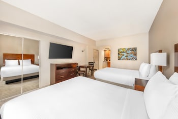 STUDIO 2 QUEENS WITH KITCHENETTE