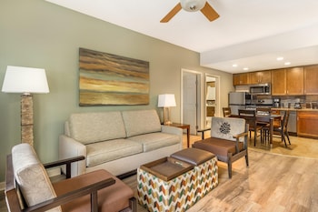 1 BEDROOM 1 KING SUITE WITH SOFABED