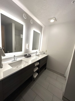 Executive Suite, 1 King Bed, Non Smoking (Spa)