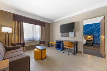 Executive Suite, 1 King Bed, Accessible, Non Smoking (Spa)