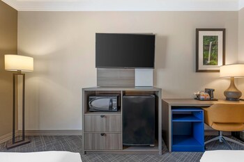 Suite, 2 Queen Beds, Accessible, Non Smoking