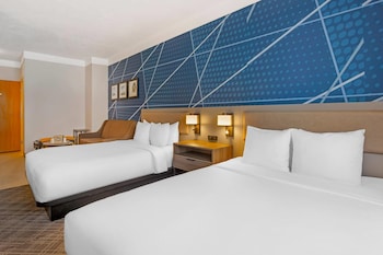 Suite, 2 Queen Beds, Accessible, Non Smoking