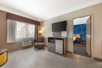 Executive Suite, 1 King Bed, Accessible, Non Smoking (Spa)