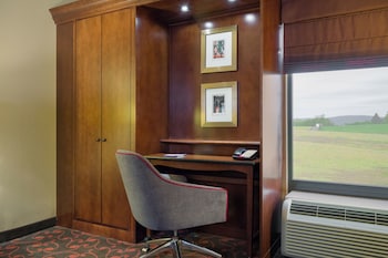 2 King Beds Family Suite