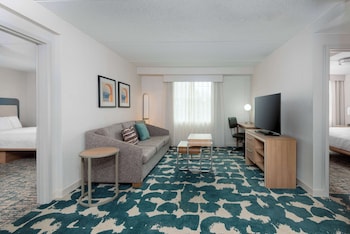 Suite, 2 Bedrooms, Non Smoking (1 King/2 Doubles)