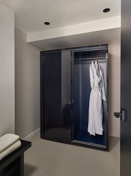 Premium Room, 1 King Bed, Balcony (NoMad)