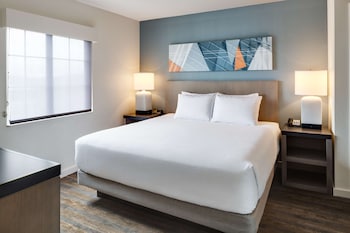 Suite, 1 Queen Bed with Sofa bed, Accessible, Bathtub